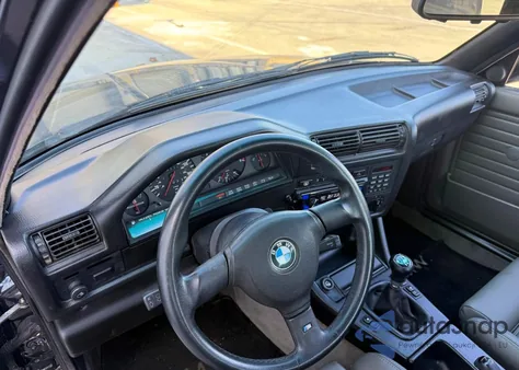 1988 BMW M3 z USA, uszkodzony, nr VIN WBSAK0306J2195224